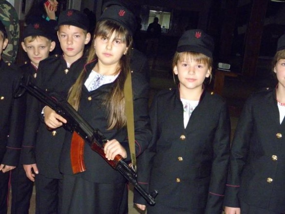 На Черкащині існує козацький клас, де школярі носять форму в стилі УПА