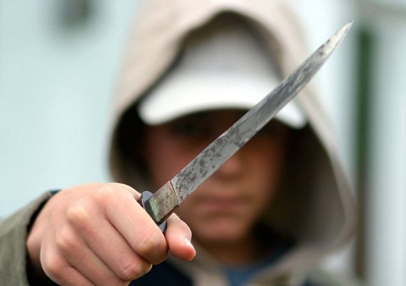 У Черкасах підліток вдарив ножем співмешканця матері