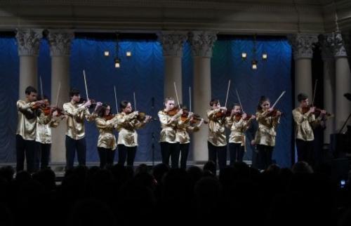 Черкаські скрипалі виступили на концерті Кучми, який їм подарував фортепіано