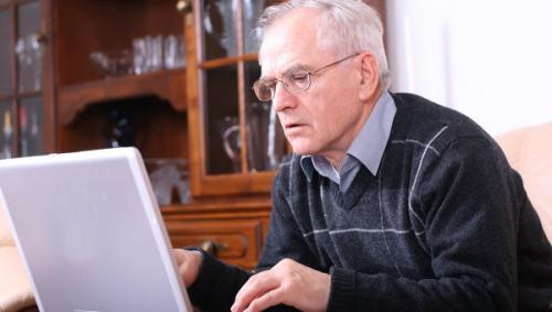 Черкаські пенсіонери зможуть безкоштвоно навчитися працювати за комп'ютером