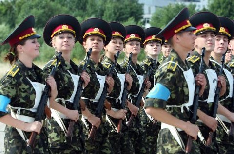 Як черкаські жінки-військові допомагають чоловікам на сході (ВІДЕО)