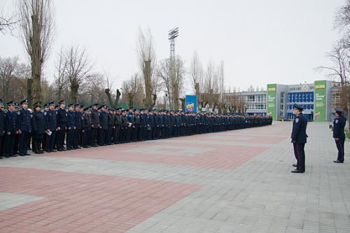 Півтисячі міліціонерів вистроїли на стадіоні (ФОТО, ВІДЕО)