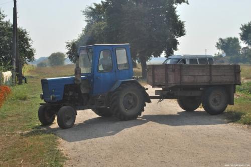 На Уманщині чоловік випав із трактора і потрапив під колеса причепа