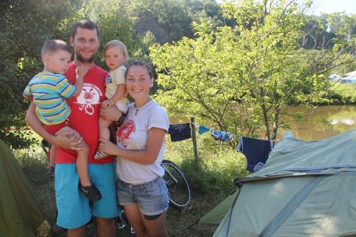 Черкаська родина із двома малюками гайнула на музичний фестиваль на велосипедах