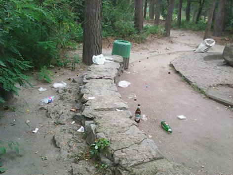 Черкаський парк люди перетворюють на смітник (ФОТО)