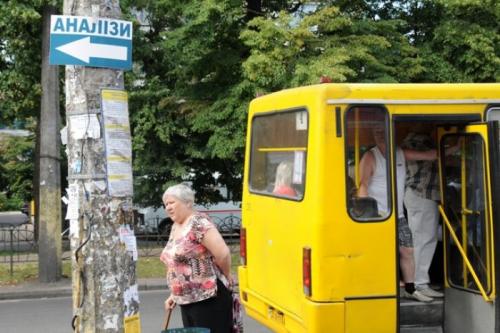 В Черкасах загострюється протистояння між маршрутками і тролейбусами (ВІДЕО)
