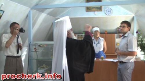 Священник ледве не навернув палкою черкаського чиновника (ВІДЕО)