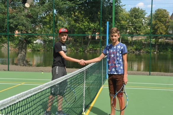 У селі на Черкащині звели професійний тенісний корт за мільйон гривень
