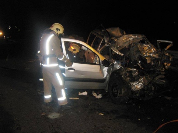 ДТП на Уманщині: аби деблокувати чотирьох загиблих, рятувальники розбирали авто (фото, відео)