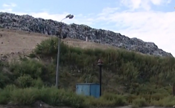 На Черкащині сміттєзвалище поглинає нові території (ВІДЕО)