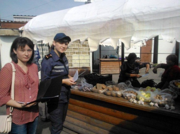 Черкаські рятувальники влаштували ревізію на ринку грибів