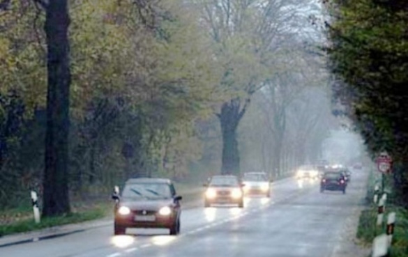 Черкаських водіїв попередили про увімкнені фари вдень