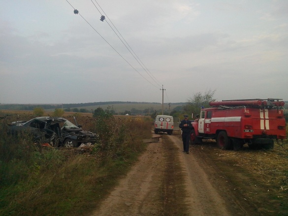 ДТП на Черкащині: від зіткнення в авто затисло загиблого