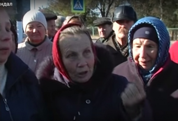 На Черкащині люди готові блокувати дорогу до Києва через землю