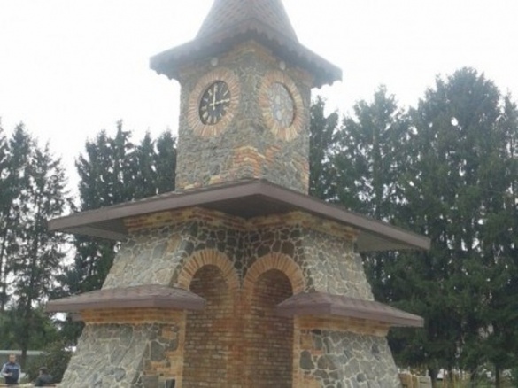 На Черкащині збудували Годинникову вежу