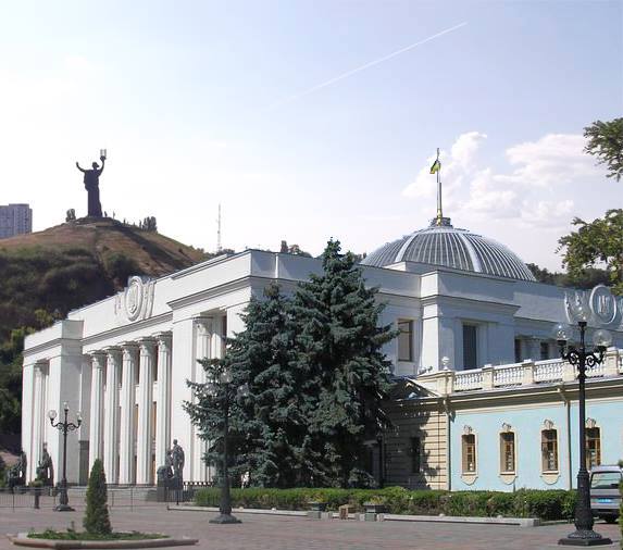 Українець написав Президенту, щоб Верховна Рада переїхала до Черкас
