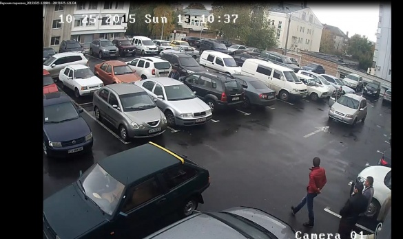 У Черкасах розшукують водія, який нашкодив на парковці