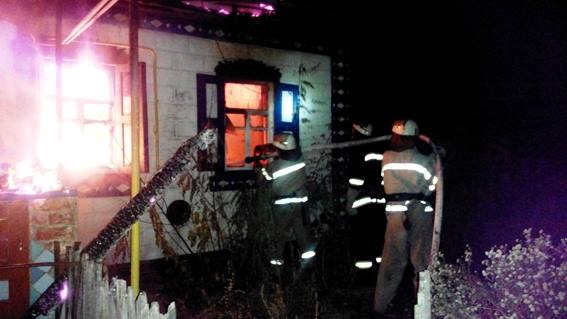 На Черкащині пенсіонер намагався самотужки загасити пожежу у будинку