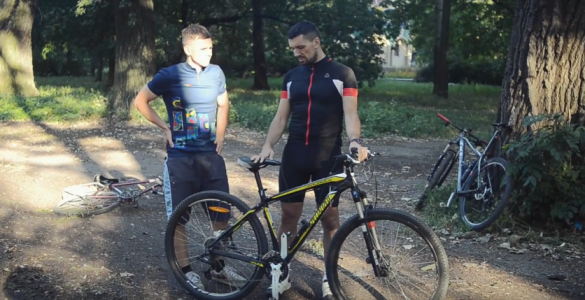 Черкаській журналіст показав як правильно їздити на велосипеді