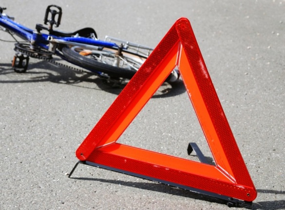 На Черкащині водій легковика збив велосипедиста та втік з місця пригоди