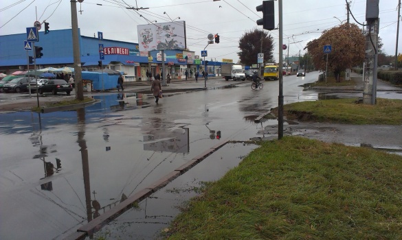 У Черкасах активісти збирають випадки поганого ремонту доріг