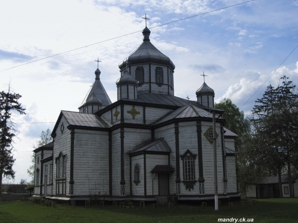 10 надзвичайно красивих дерев'яних церков Черкащини (ФОТО)