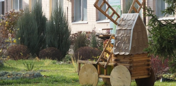 На території черкаської школи створили казкове містечко (ВІДЕО)