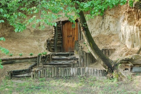 На Черкащині є унікальний печерний монастир 14 століття