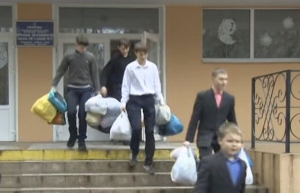 Черкаські школярі передали новорічні подарунки одноліткам із Луганщини