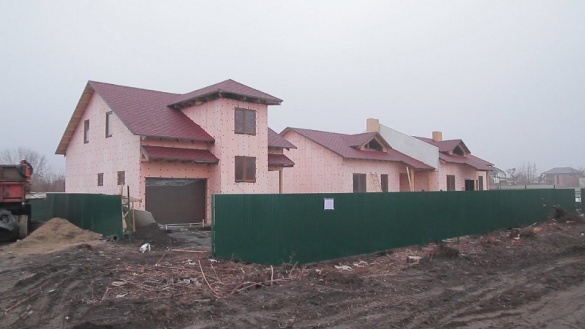 Черкаські АТОвці отримали у власність три котеджні будиночки на Ватутіна