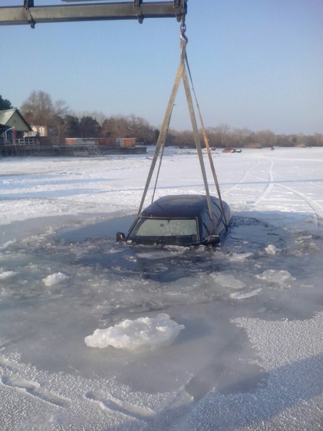 Випробовуючи лід: на Черкащині втопили два авто