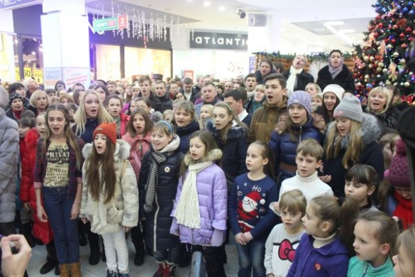 Жителі Черкас наймасовіше в Україні виконали колядку на Різдво (ВІДЕО)