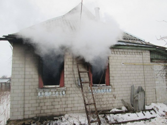 На Черкащині мало не згоріли два житлові будинки (ВІДЕО)