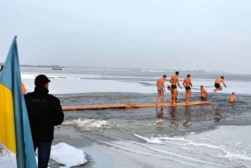 Рятувальники порадили черкащанам, як на Водохреща безпечно зануритися у крижану воду