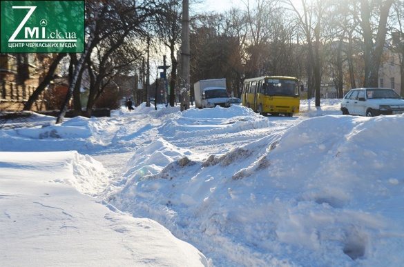 Ранок після негоди: вулиці Черкас чистять від снігу (ФОТО)
