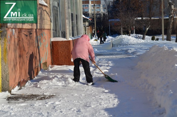 Черкаських підприємців штрафуватимуть за неприбрану від снігу територію