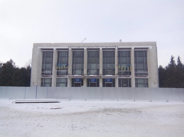 Новий дах черкаському театру влада обіцяє до весни