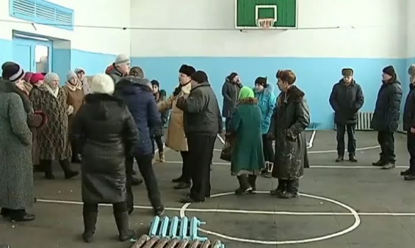 Черкаські чиновники розбирають сільську школу 