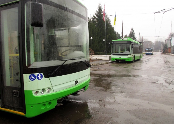 У мережі з'явилося відео з місця ДТП у Черкасах із новим тролейбусом