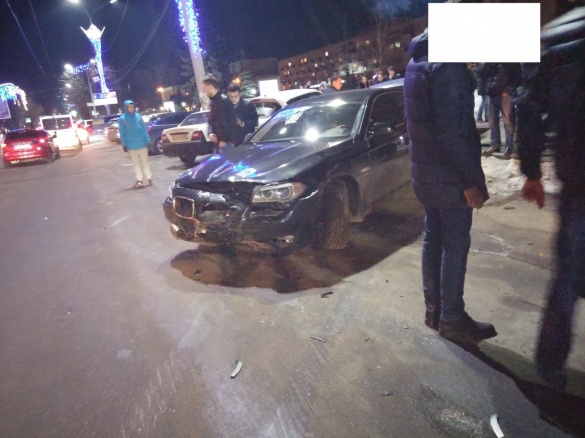 Горе-водій пошкодив одразу три автівки у центрі Черкас (ФОТО, ВІДЕО)