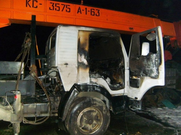 Уночі на Черкащині через підпал горіли вантажівка та легковик