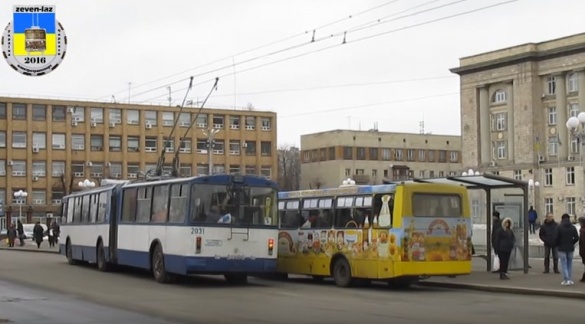 У центрі Черкас змінили місця зупинки автобусів і тролейбусів (ВІДЕО)