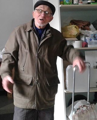 У Черкасах 90-річний дідусь допомагає АТОвцям