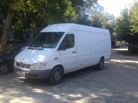 На Черкащині мікроавтобус викрали разом із водієм (ВІДЕО)