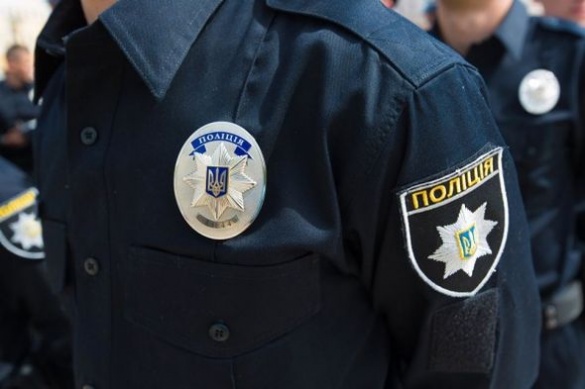 Черкаська поліція затримала чоловіка, який погрожував вкоротити собі віку за допомогою молотка