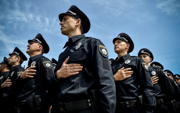 Біля черкаського ТРЦ поліція забрала у водія права (ВІДЕО)