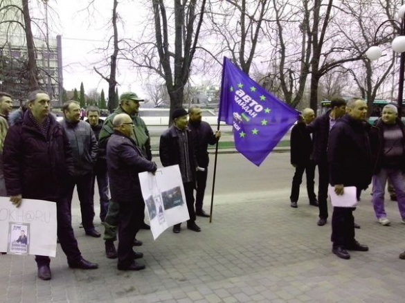 Під стінами черкаської прокуратури мітингують активісти (ФОТО)