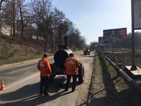 У Черкасах ремонтують дорогу на в’їзді до міста (ФОТО)