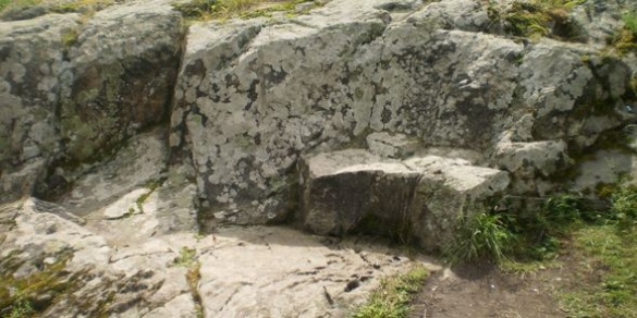 Чудодійний камінь на Черкащині зцілює від хвороб та приносить успіх