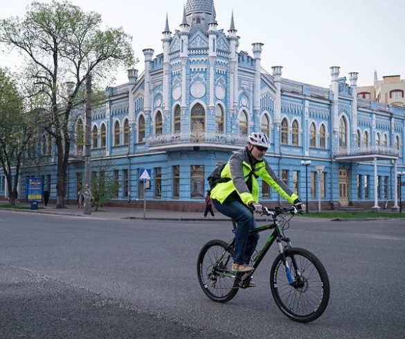 Велосипедом на роботу у Черкасах: неймовірний заряд енергії та бадьорості